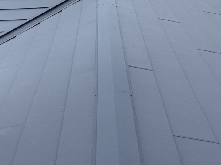 棟板金の取り付けとコーキングによる防水処理