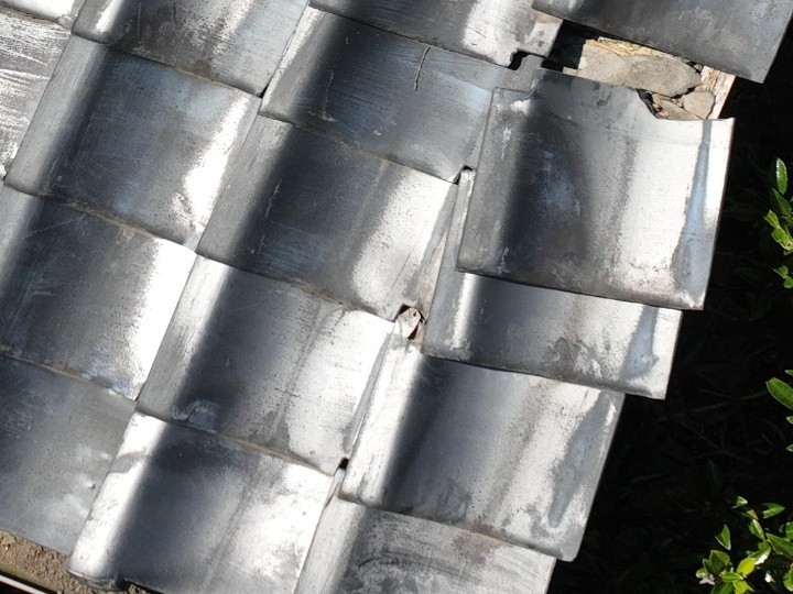 雨漏りした瓦屋根の状態