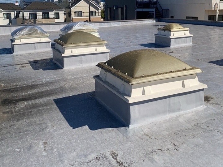 劣化したトップライトカバー