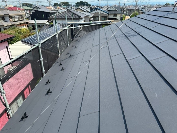 新しい屋根材の施工