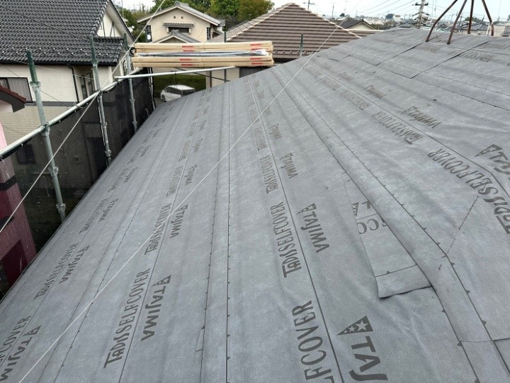 防水紙の敷設