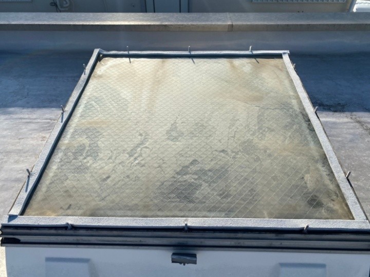 下地周りのクリーニングと新規パッキンの設置