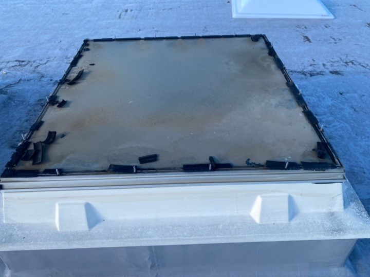 劣化したパッキンテープの撤去