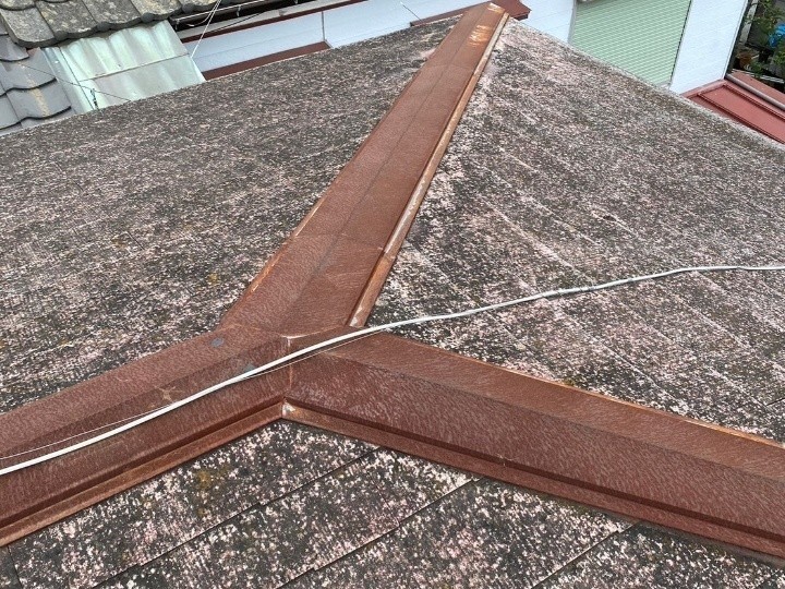 強風で捲れた棟板金