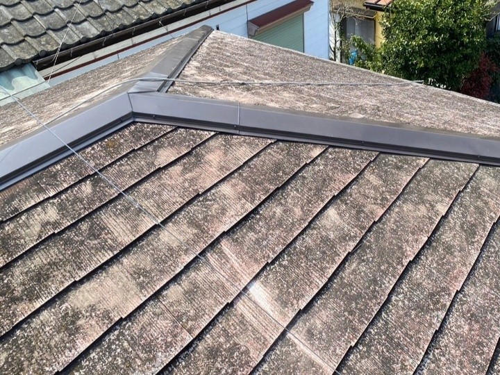 強風で捲れた棟板金に樹脂製貫板を採用した棟板金交換工事して固定力・耐久性を強化
