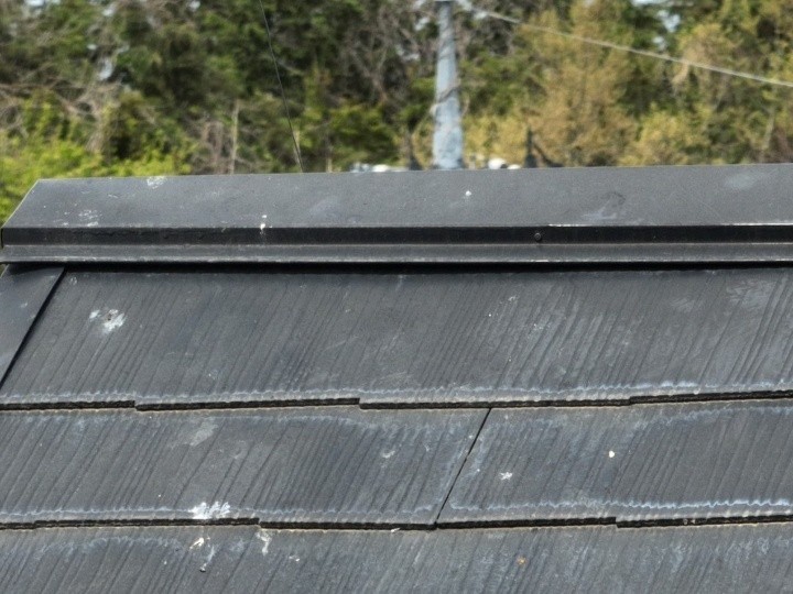 棟付近の納まりと経年サイン