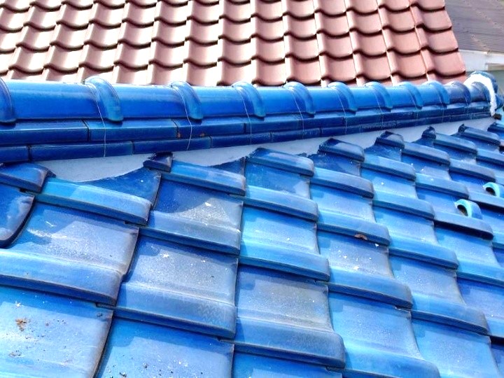 棟瓦の南蛮漆喰詰め直し