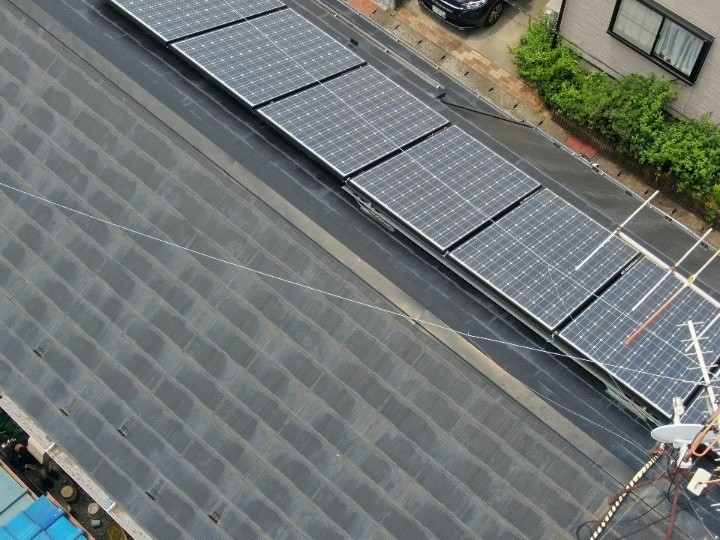 太陽光パネルが載るスレート屋根の状態確認