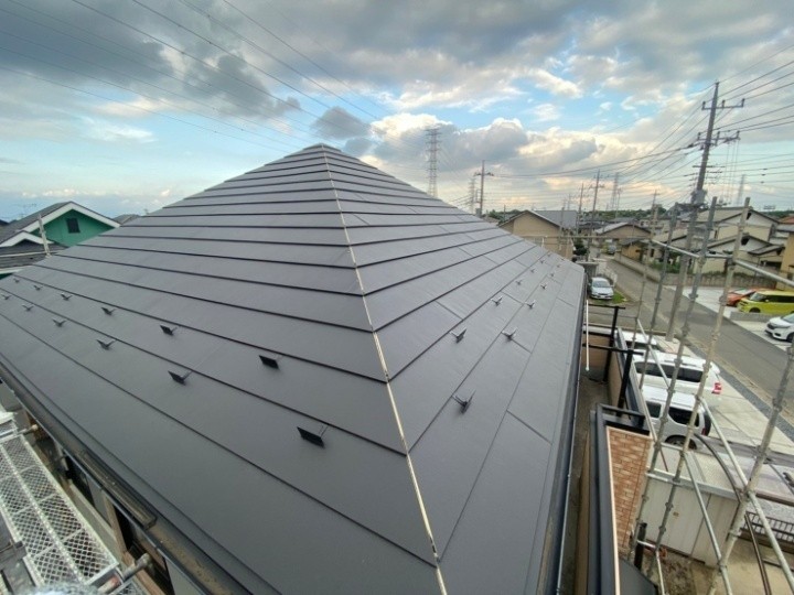 スーパーガルテクト（ブラック）の葺き上げ