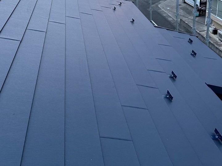 築20年住宅に屋根カバー工法を施工