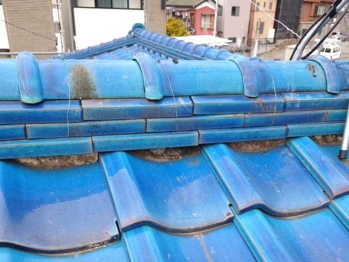 漆喰崩れを起こした瓦屋根