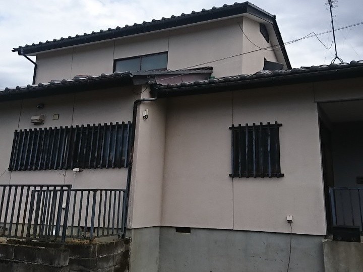 外観から屋根の状態を確認