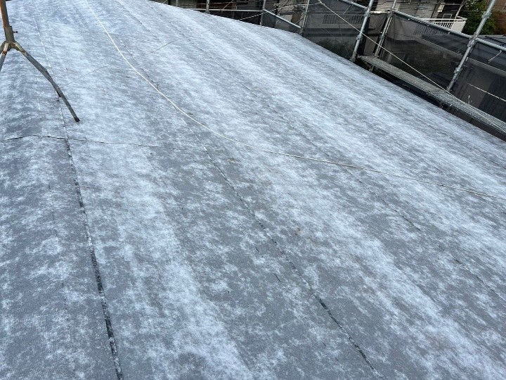 防水紙（ルーフィング）の敷設で防水層を確立