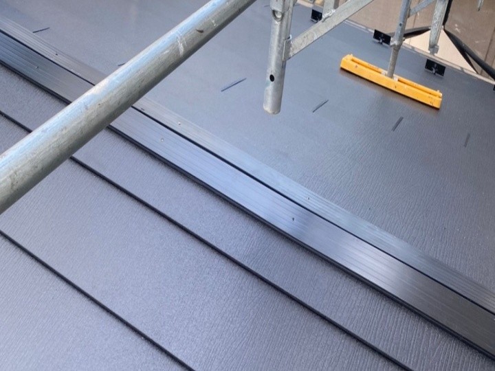 樹脂製の貫板を設置してビス固定