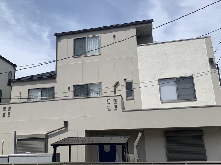 屋根カバー工法と外壁塗装工事を同時施工したお住まい