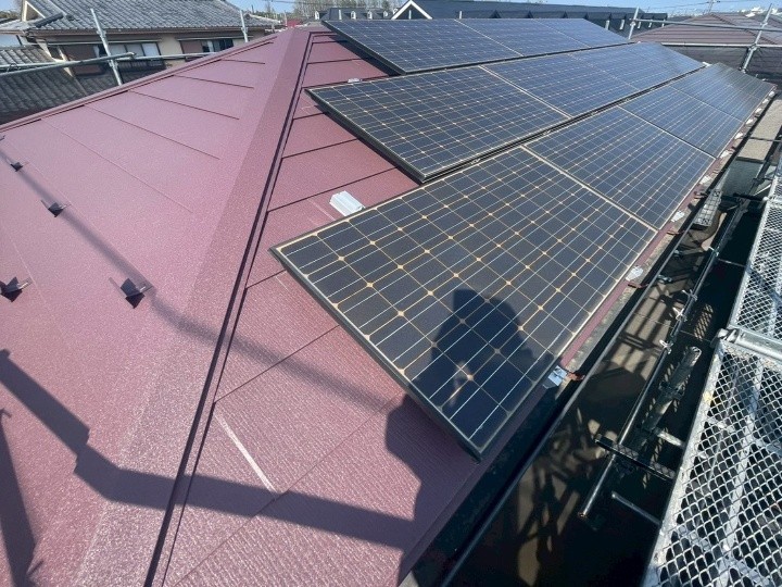 スーパーガルテクトで屋根カバー工法を行ったお住まい