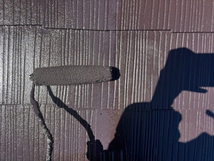 上塗りで仕上げの防水層を強化