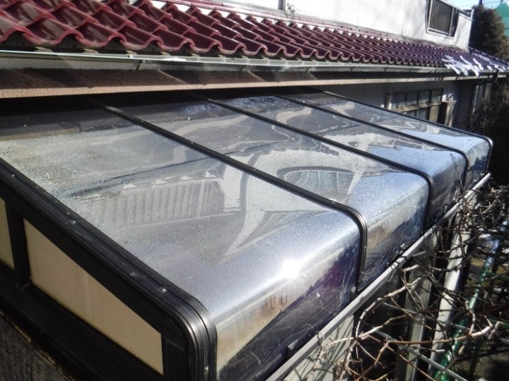 劣化したサンルームのポリカ屋根