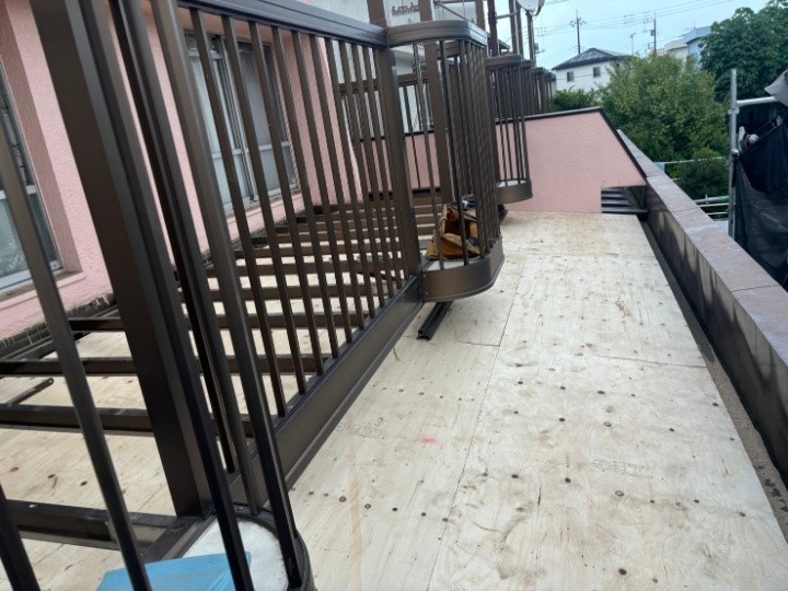 構造用合板で下地をフラットに補強