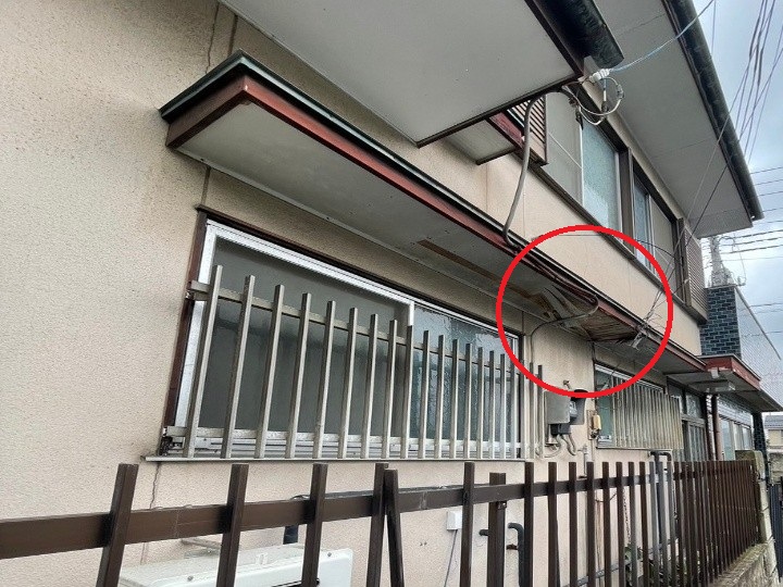 軒天の剥がれ全景
